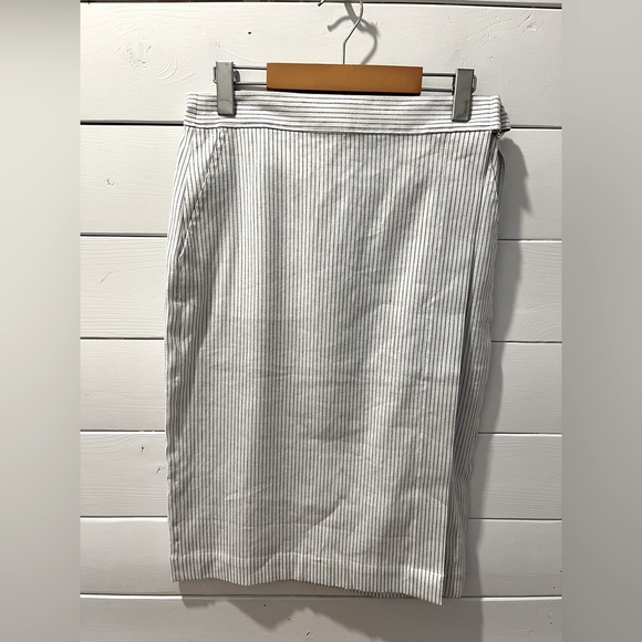 BANANA REPUBLIC – WRAP SKIRT WITH PINSTRIPES – SIZE 4 - Picture 1 of 7